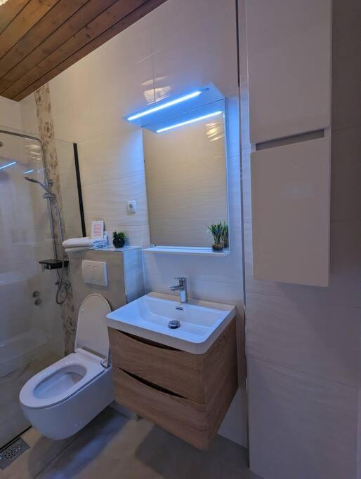 Zeezicht Appartement 50M From Beach Srima Zewnętrze zdjęcie