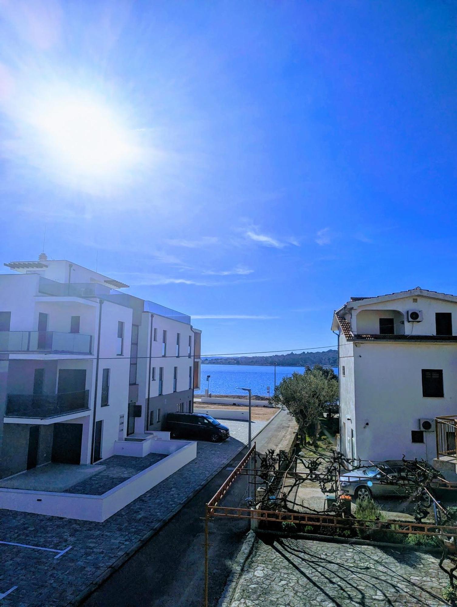 Zeezicht Appartement 50M From Beach Srima Zewnętrze zdjęcie