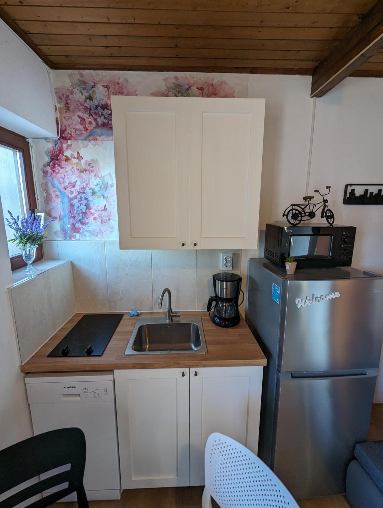Zeezicht Appartement 50M From Beach Srima Zewnętrze zdjęcie