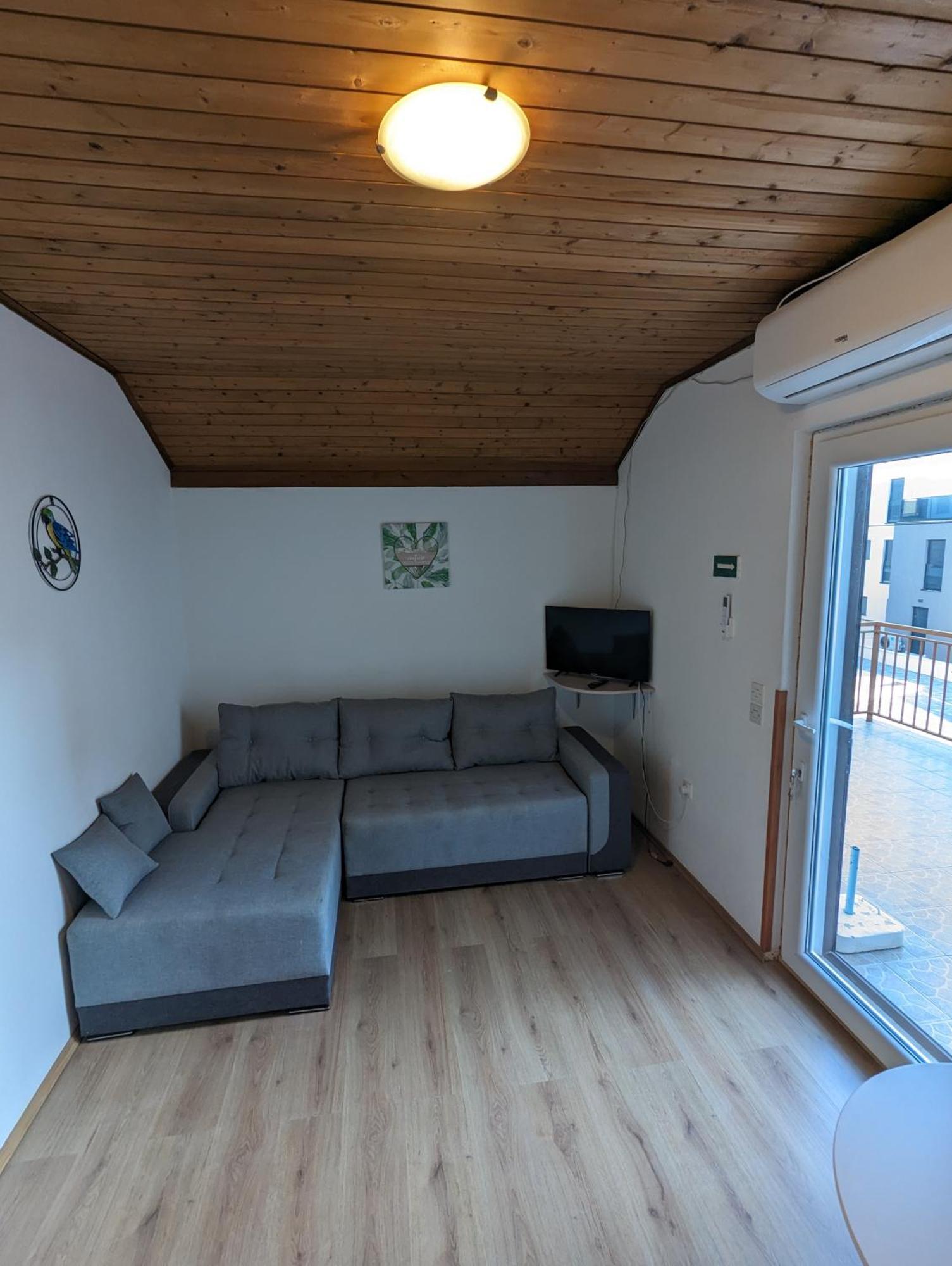 Zeezicht Appartement 50M From Beach Srima Zewnętrze zdjęcie
